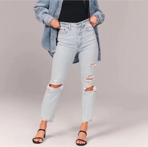 Abercrombie The Ankle Straight Ultra High Rise Light Wash Destroyed 16S